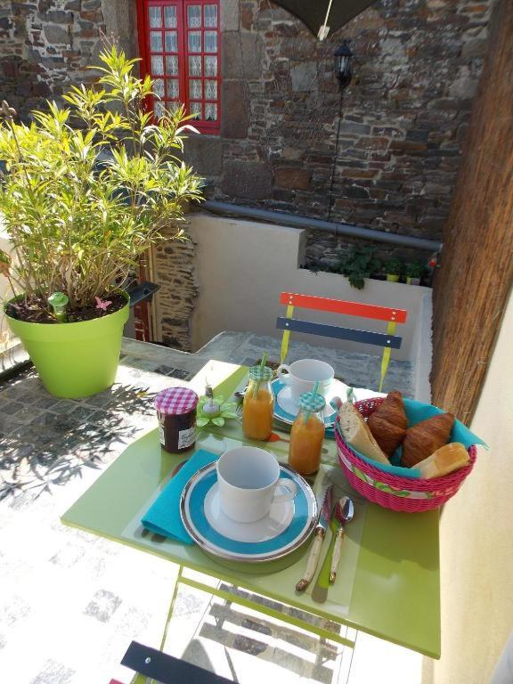 Chambre De La Nonne En Vacances 多尔德布列塔尼 外观 照片
